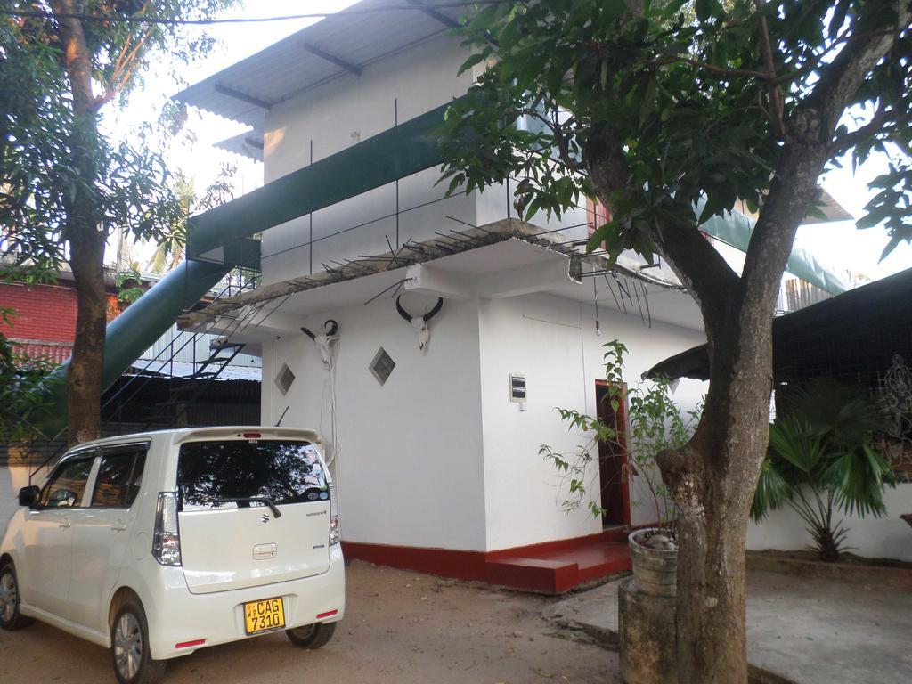 Selahn Inn Katunayaka Esterno foto